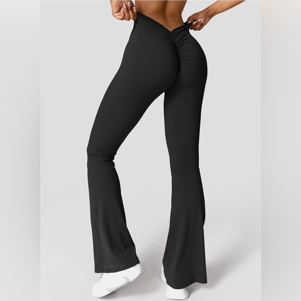 XS/S Back scrunch flare leggings in black! 🍑 FREE WITH PURCHASE (ADD TO BUNDLE!) - Picture 6 of 11
